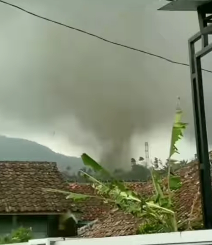 Sekilas Tentang Dayeuhluhur