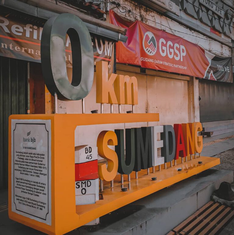 Sekilas Tentang Dayeuhluhur