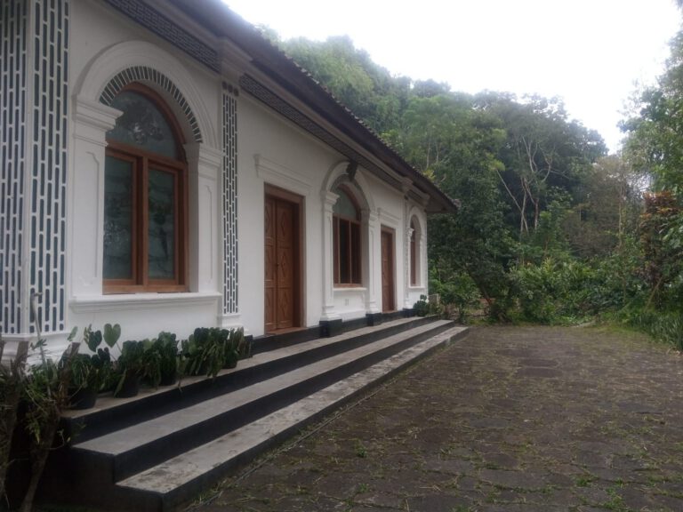Sekilas Tentang Dayeuhluhur