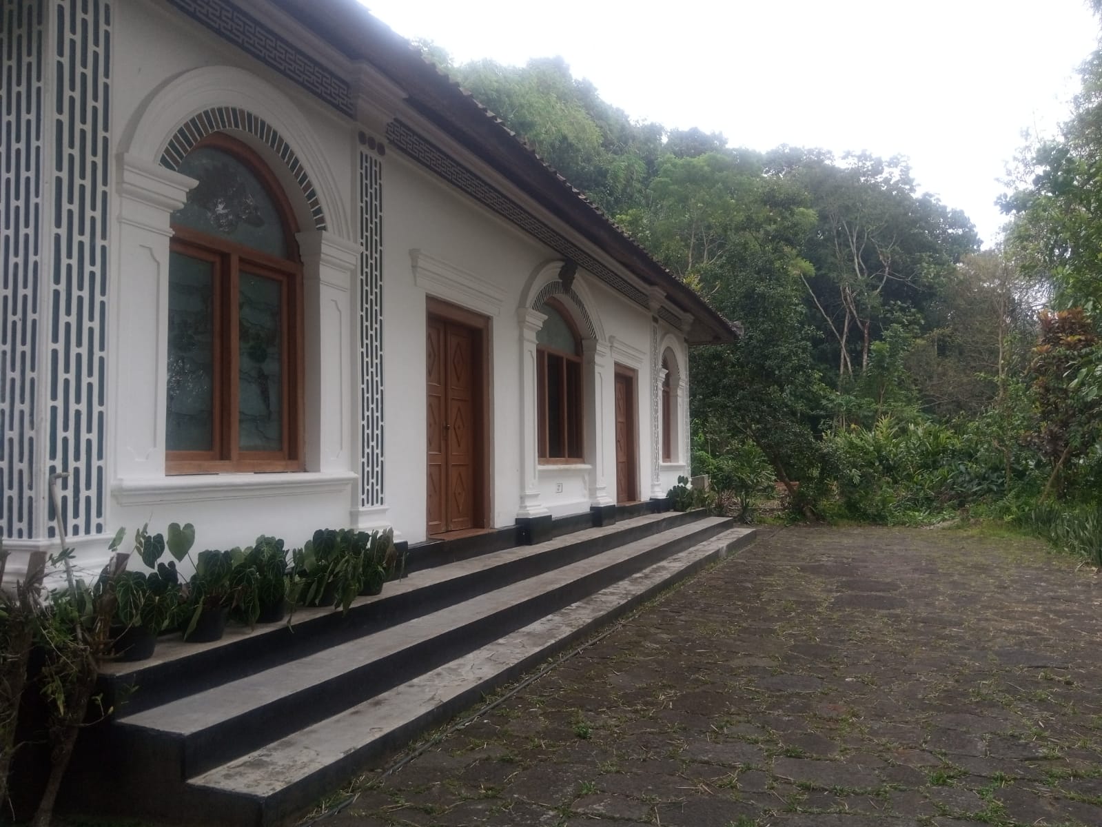 Sekilas Tentang Dayeuhluhur