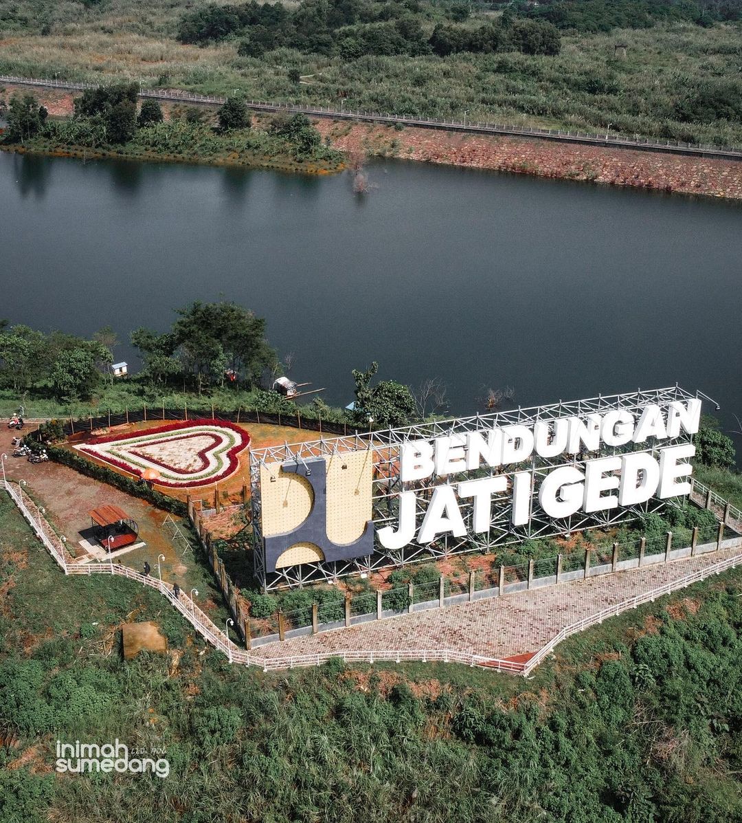 Sekilas Tentang Dayeuhluhur
