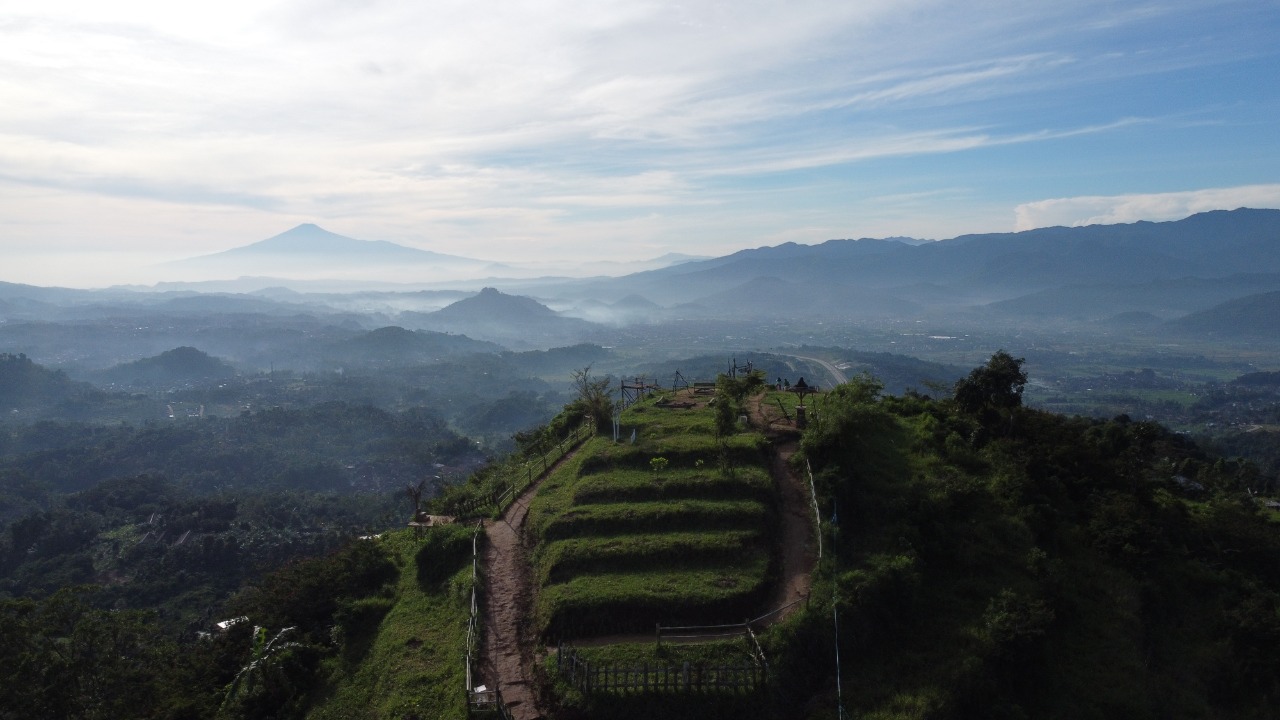 Sekilas Tentang Dayeuhluhur