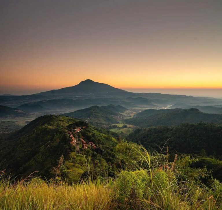 Sekilas Tentang Dayeuhluhur