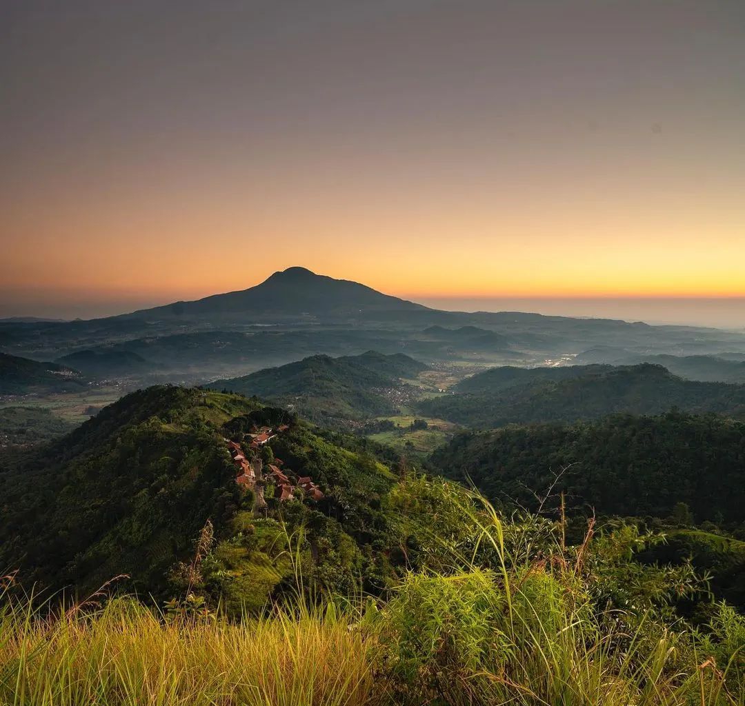 Sekilas Tentang Dayeuhluhur