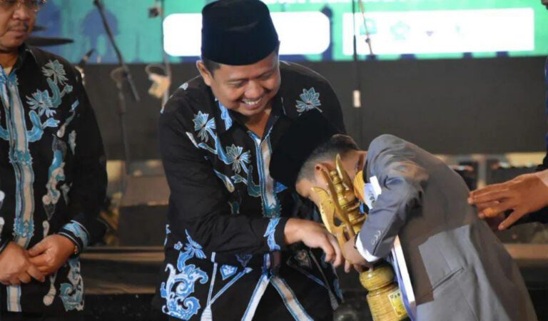 Sekilas Tentang Dayeuhluhur
