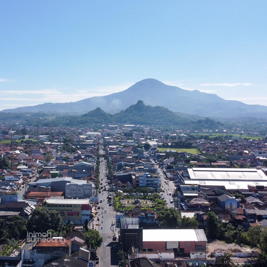 Sekilas Tentang Dayeuhluhur