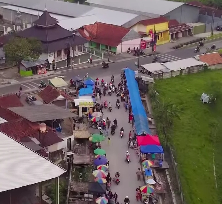 Sekilas Tentang Dayeuhluhur