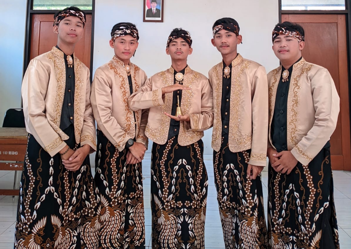 Sekilas Tentang Dayeuhluhur