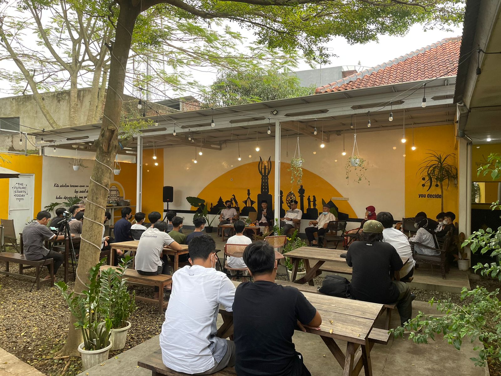 Sekilas Tentang Dayeuhluhur