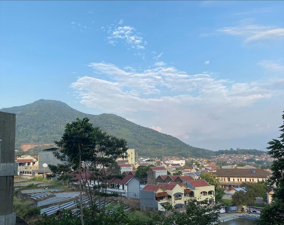 Sekilas Tentang Dayeuhluhur