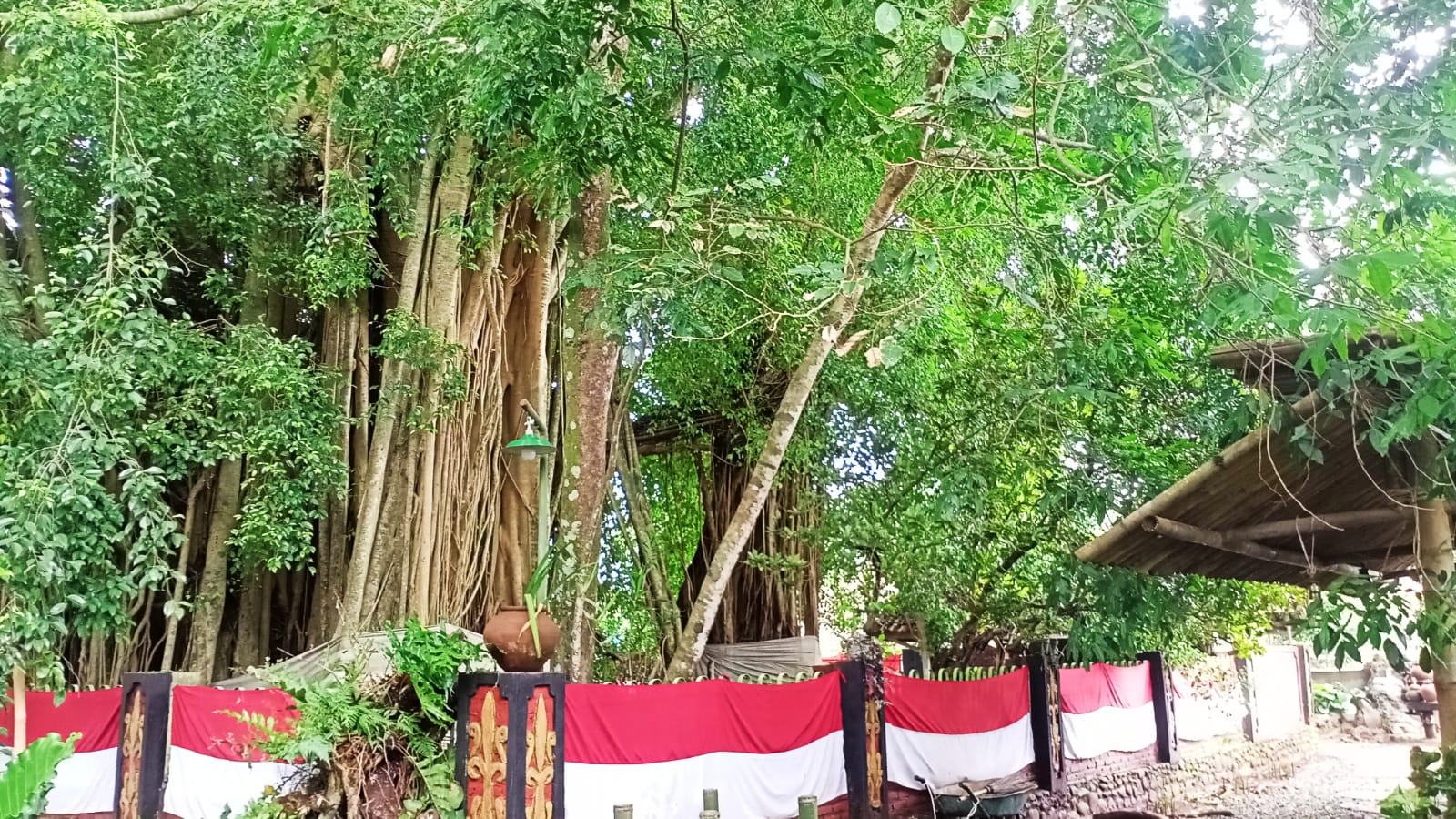 Sekilas Tentang Dayeuhluhur