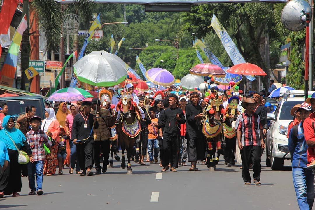 Sekilas Tentang Dayeuhluhur