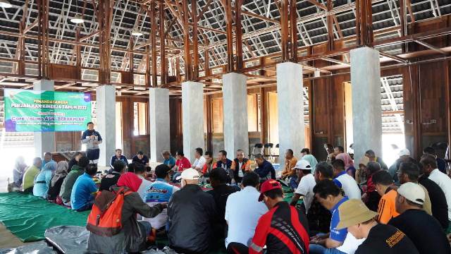Sekilas Tentang Dayeuhluhur
