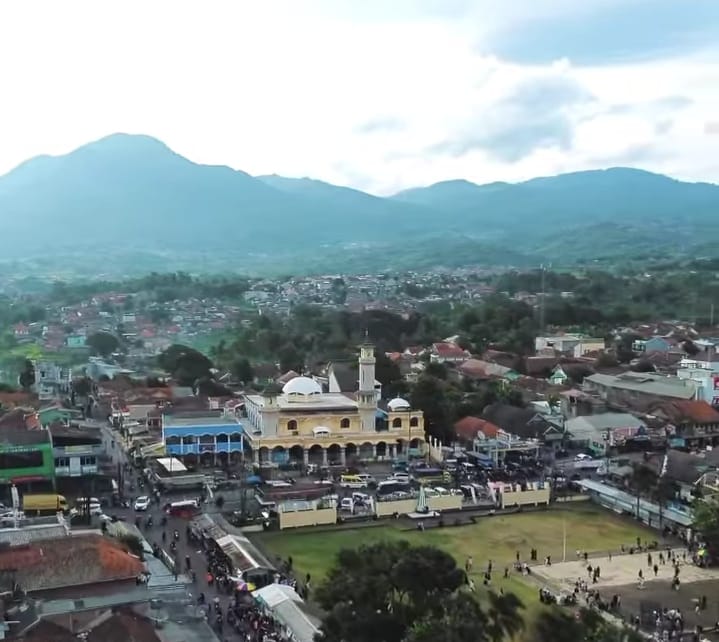 Sekilas Tentang Dayeuhluhur