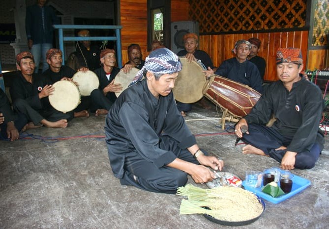 Sekilas Tentang Dayeuhluhur