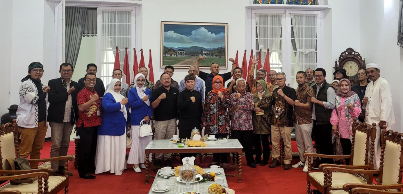 Sekilas Tentang Dayeuhluhur