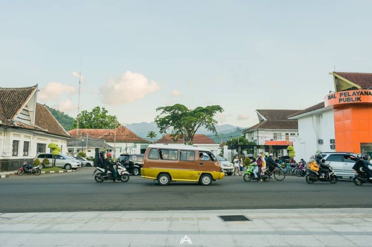 Sekilas Tentang Dayeuhluhur