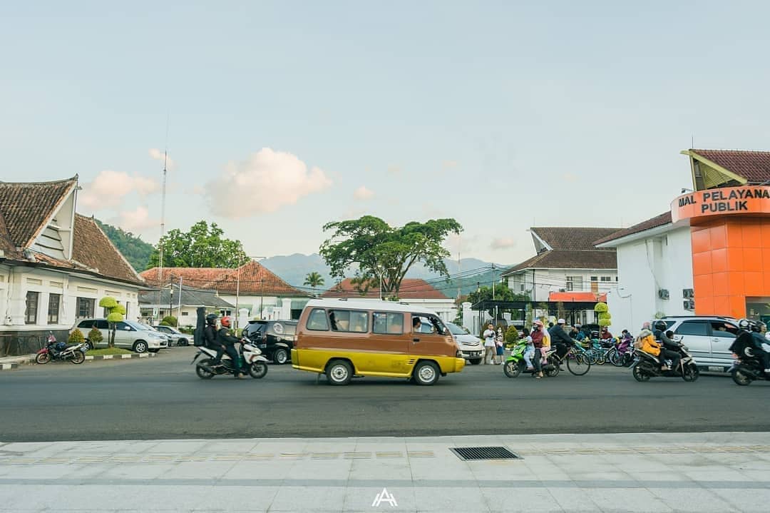 Sekilas Tentang Dayeuhluhur