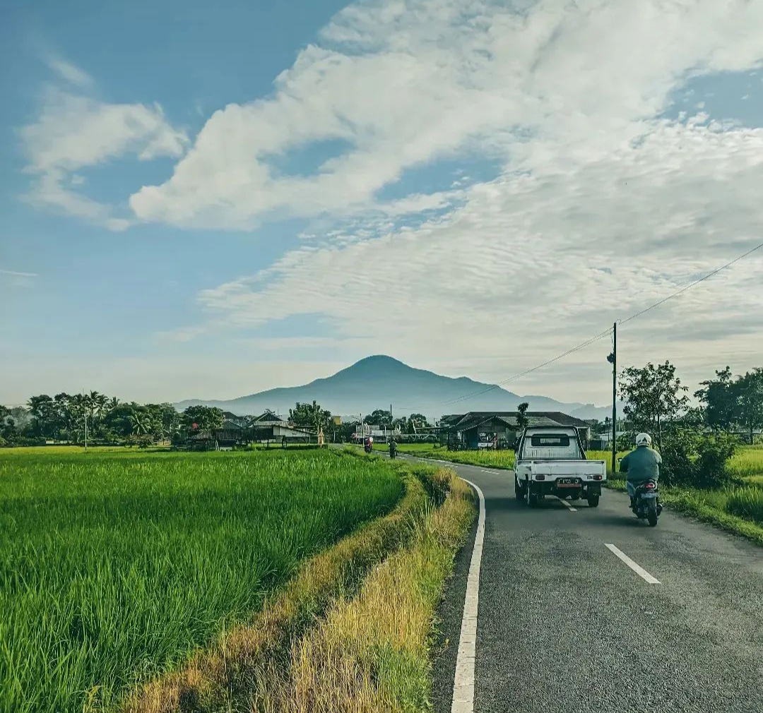 Sekilas Tentang Dayeuhluhur