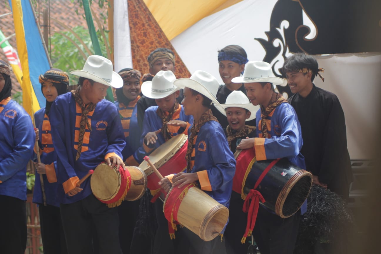 Sekilas Tentang Dayeuhluhur
