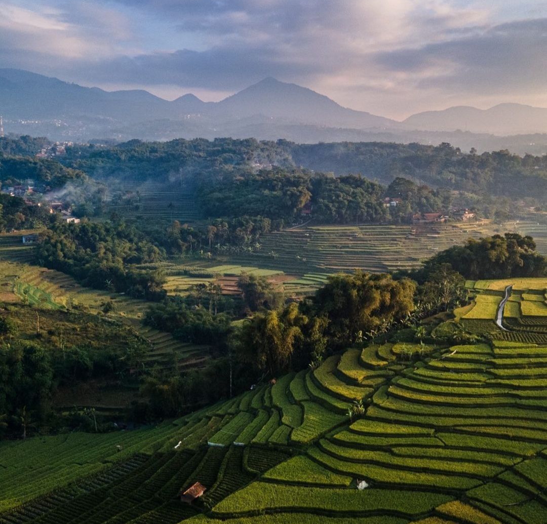 Sekilas Tentang Dayeuhluhur