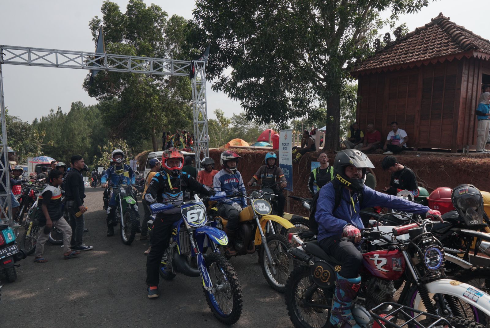 Sekilas Tentang Dayeuhluhur