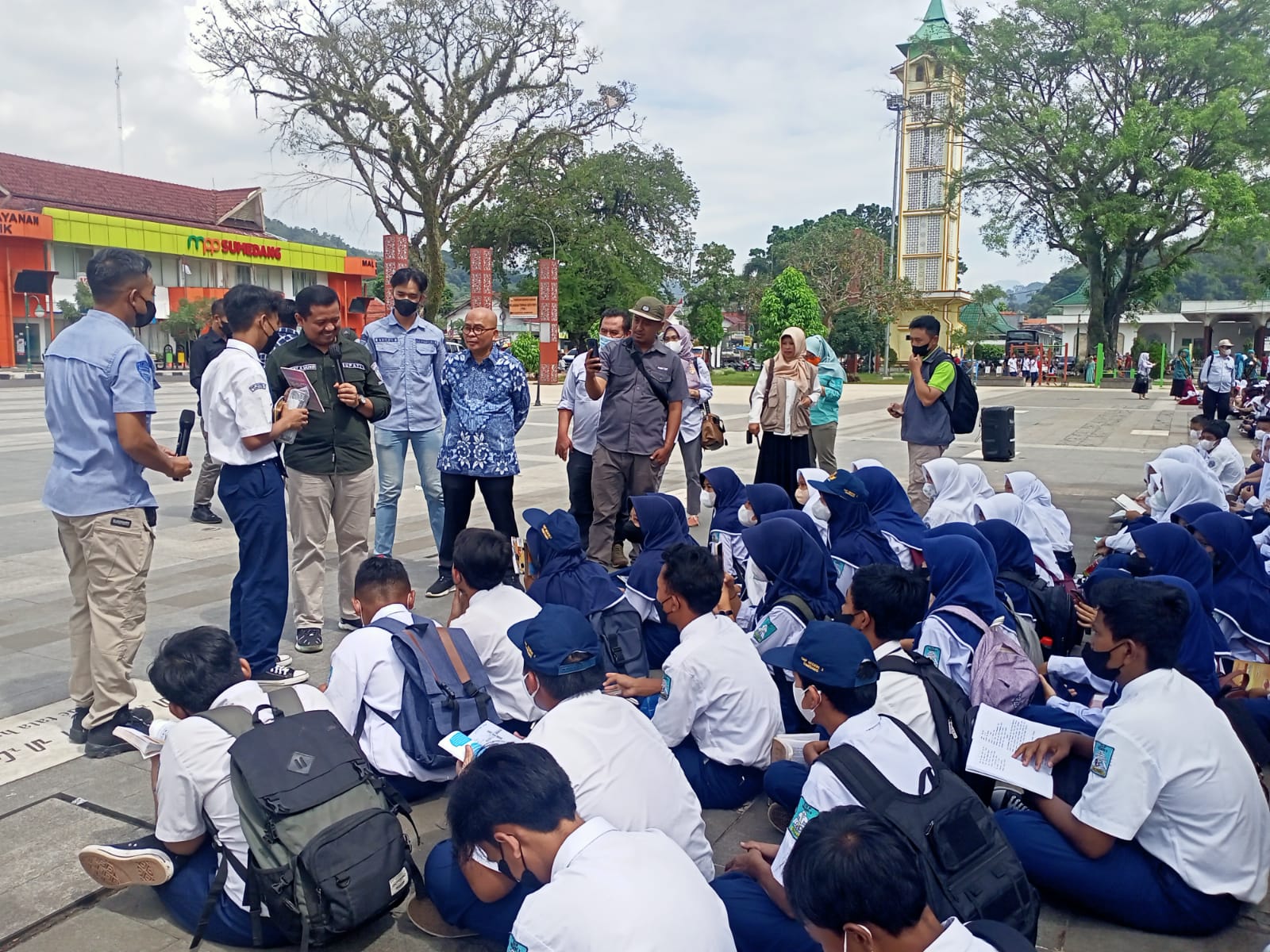Sekilas Tentang Dayeuhluhur
