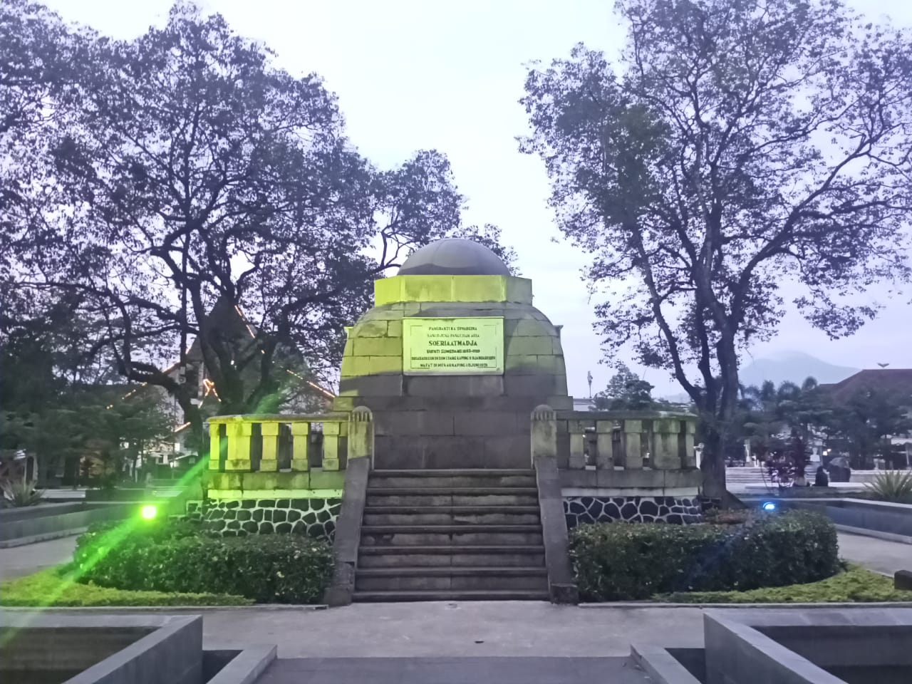 Sekilas Tentang Dayeuhluhur