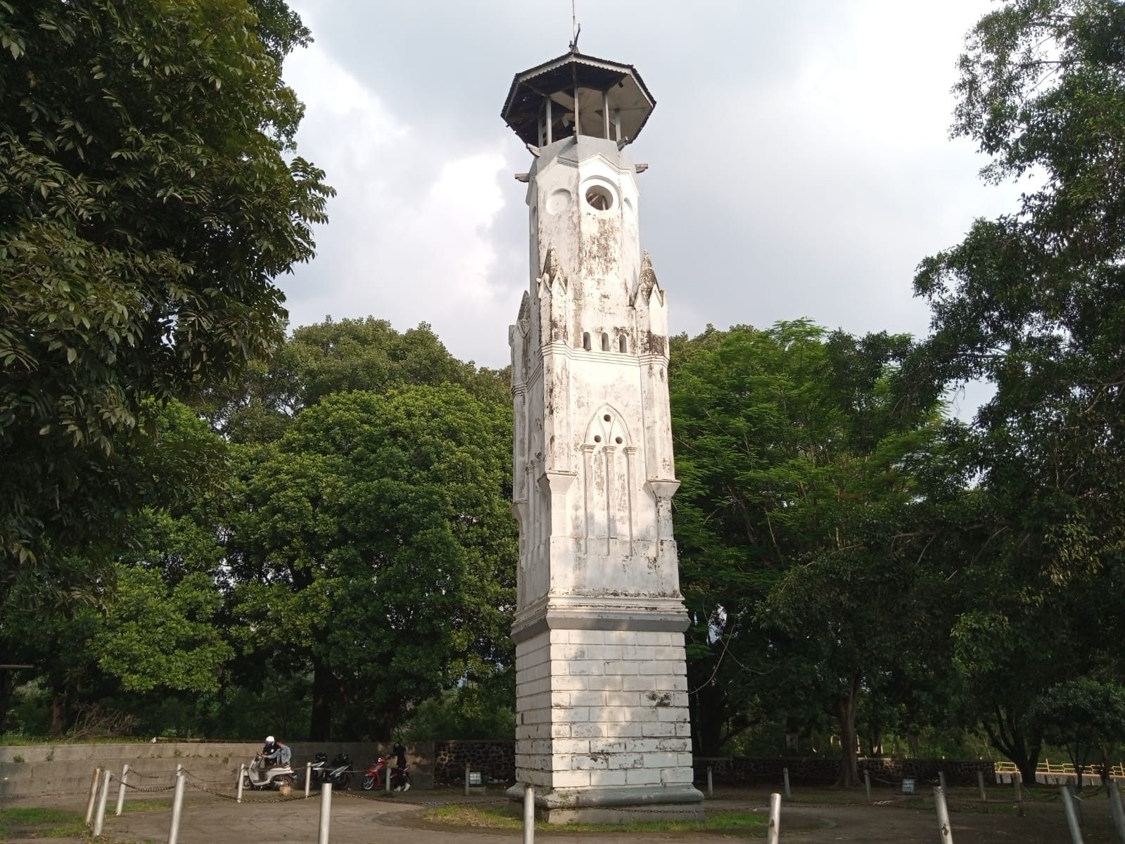 Sekilas Tentang Dayeuhluhur