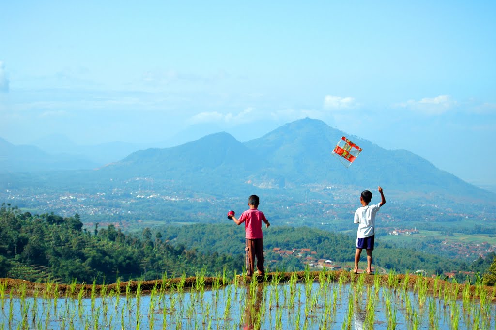 Sekilas Tentang Dayeuhluhur