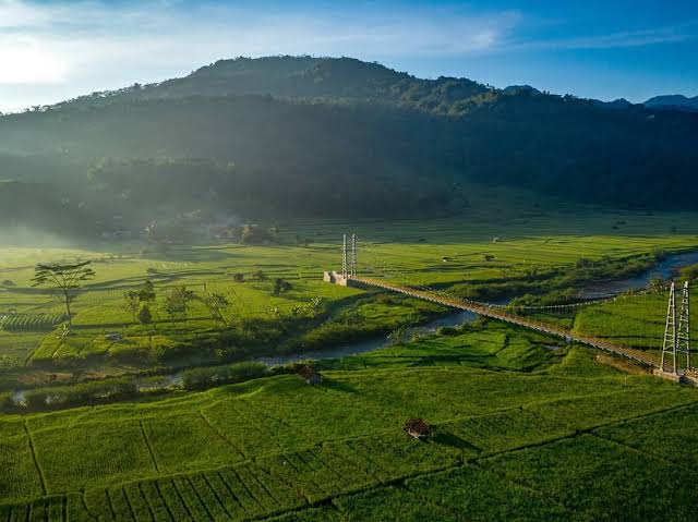 Sekilas Tentang Dayeuhluhur