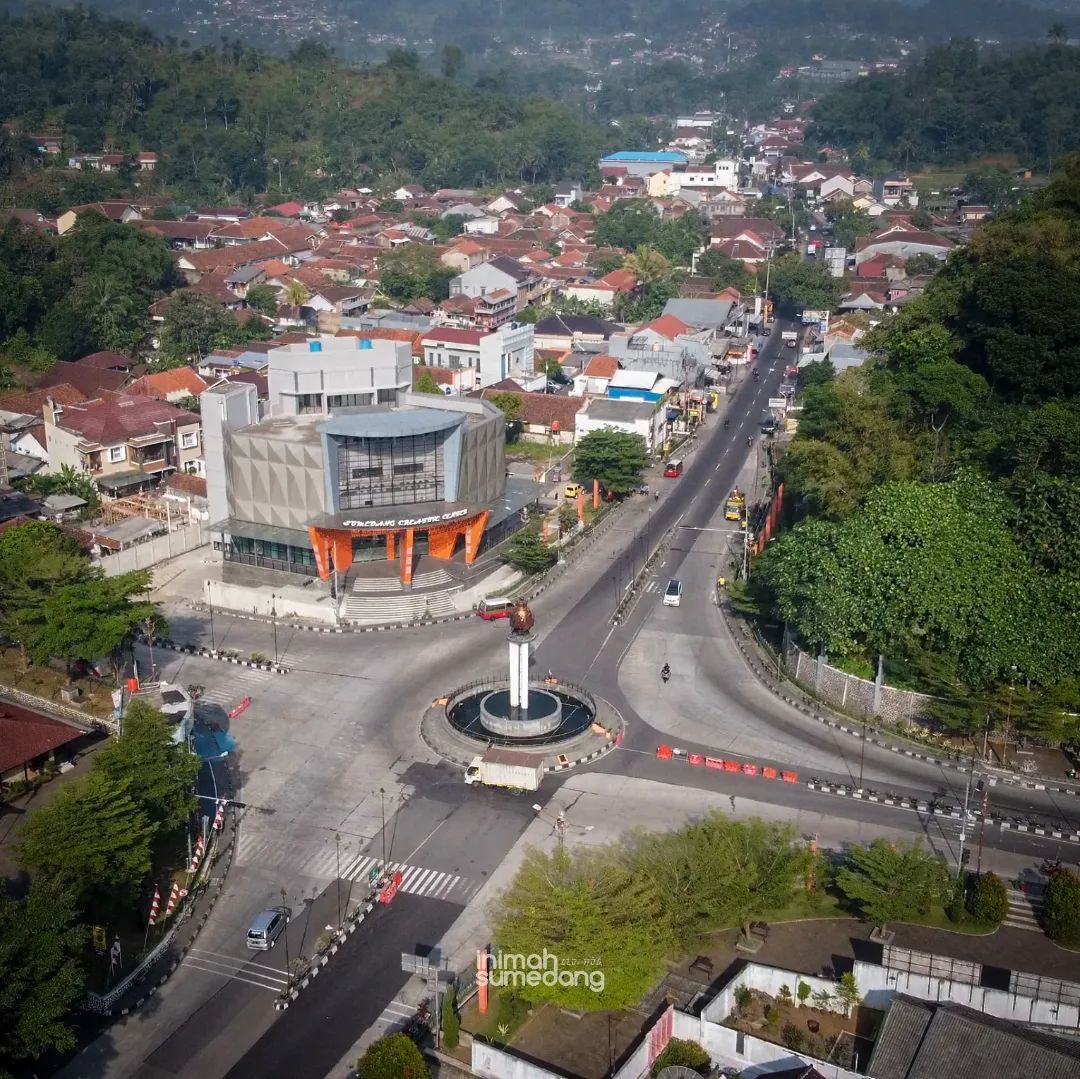 Sekilas Tentang Dayeuhluhur