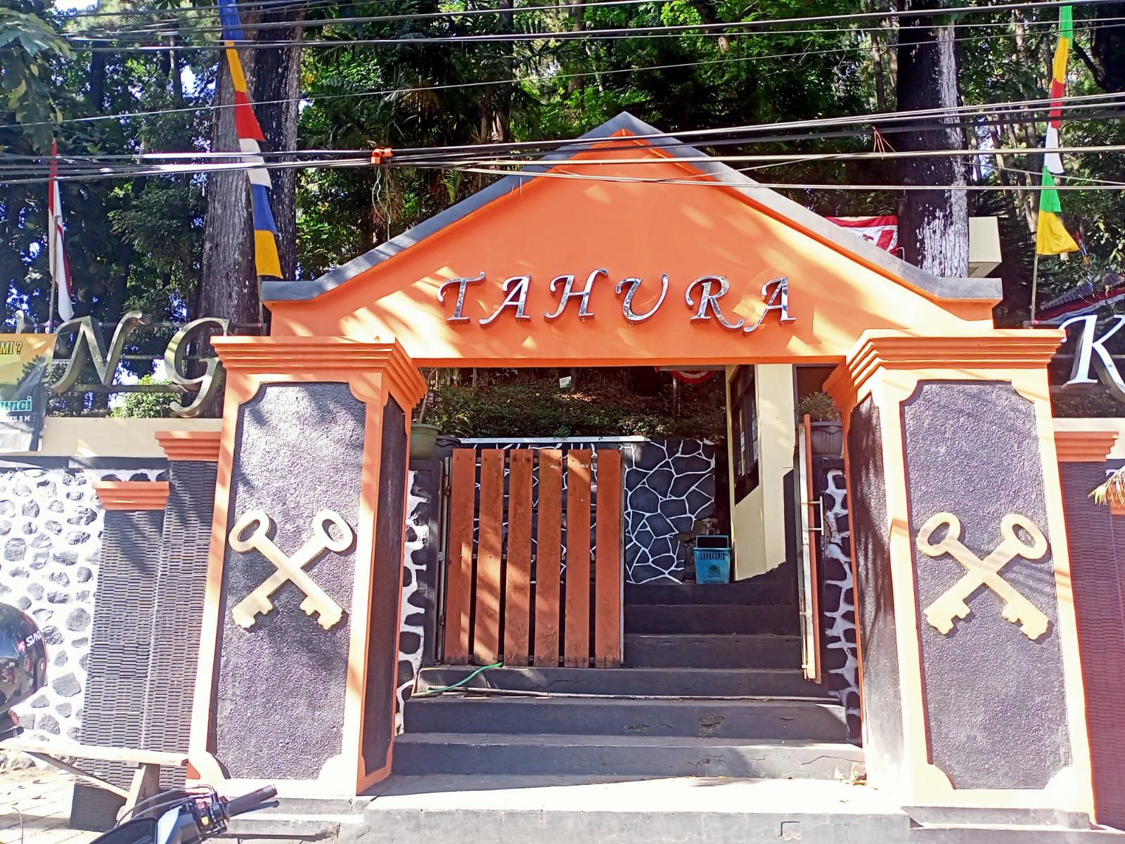 Sekilas Tentang Dayeuhluhur