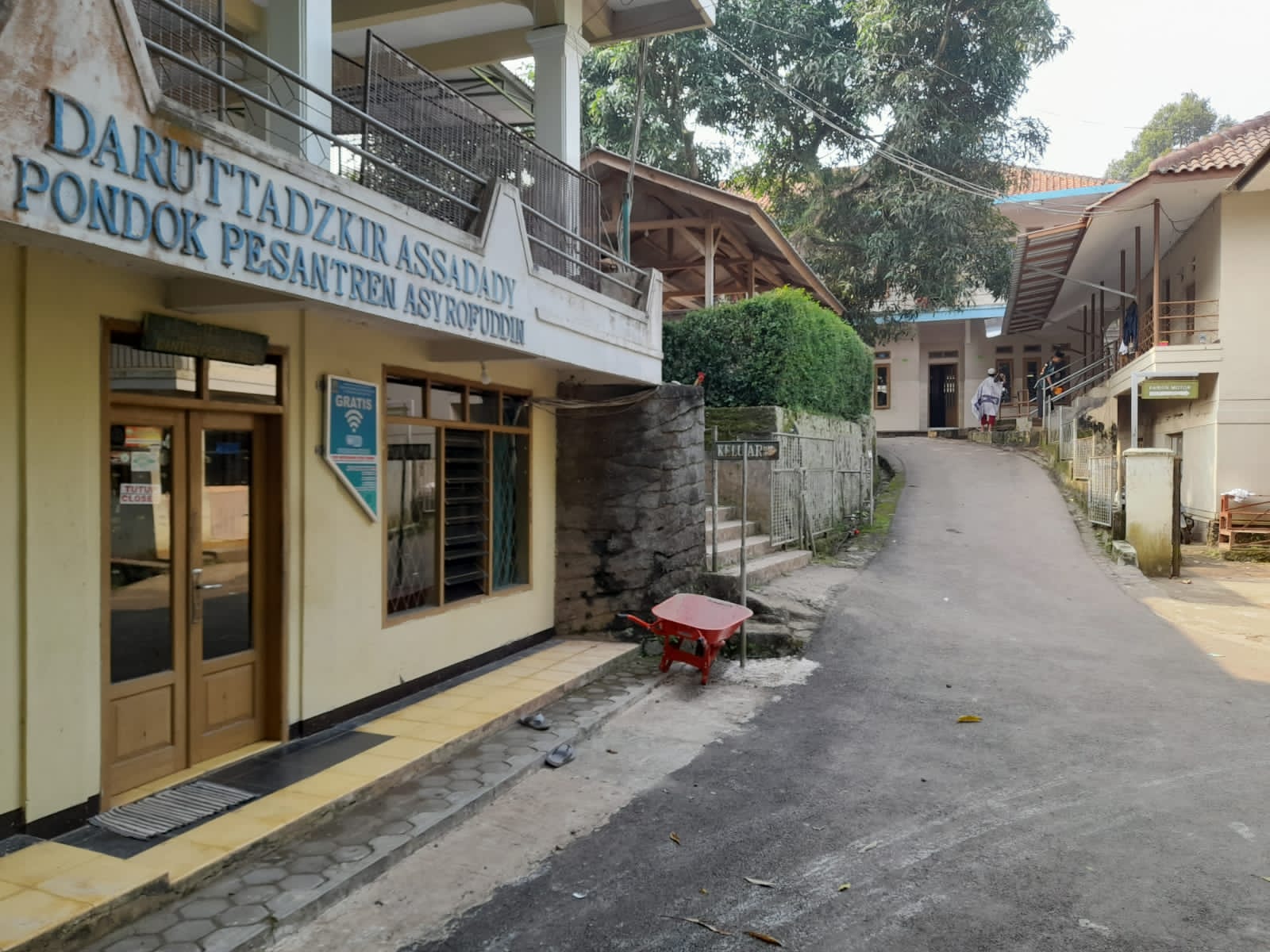 Sekilas Tentang Dayeuhluhur