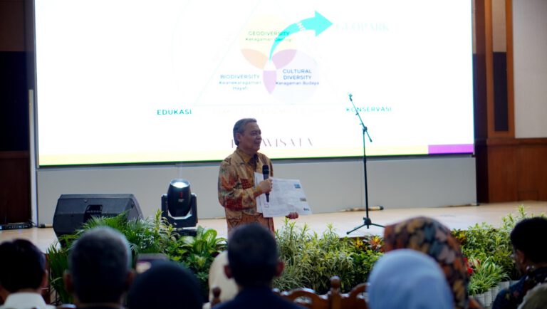 Sekilas Tentang Dayeuhluhur