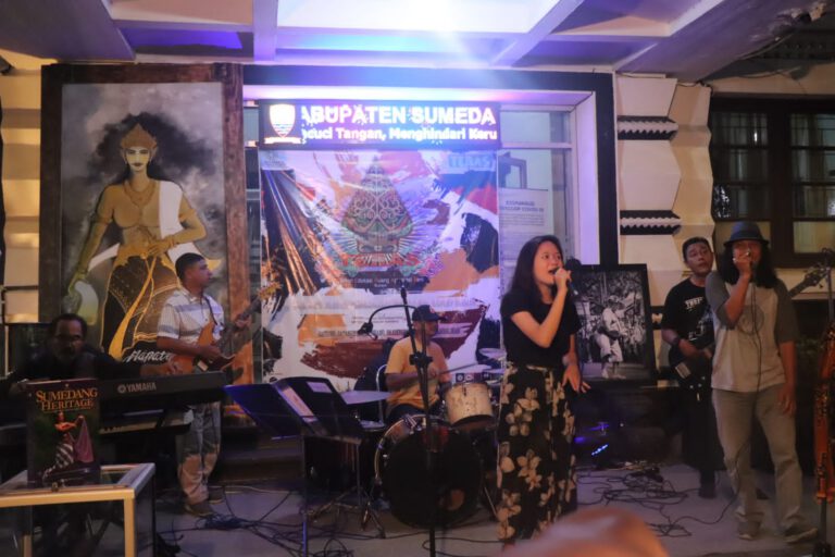 Sekilas Tentang Dayeuhluhur