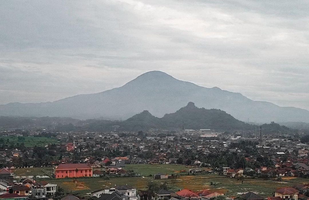 Sekilas Tentang Dayeuhluhur