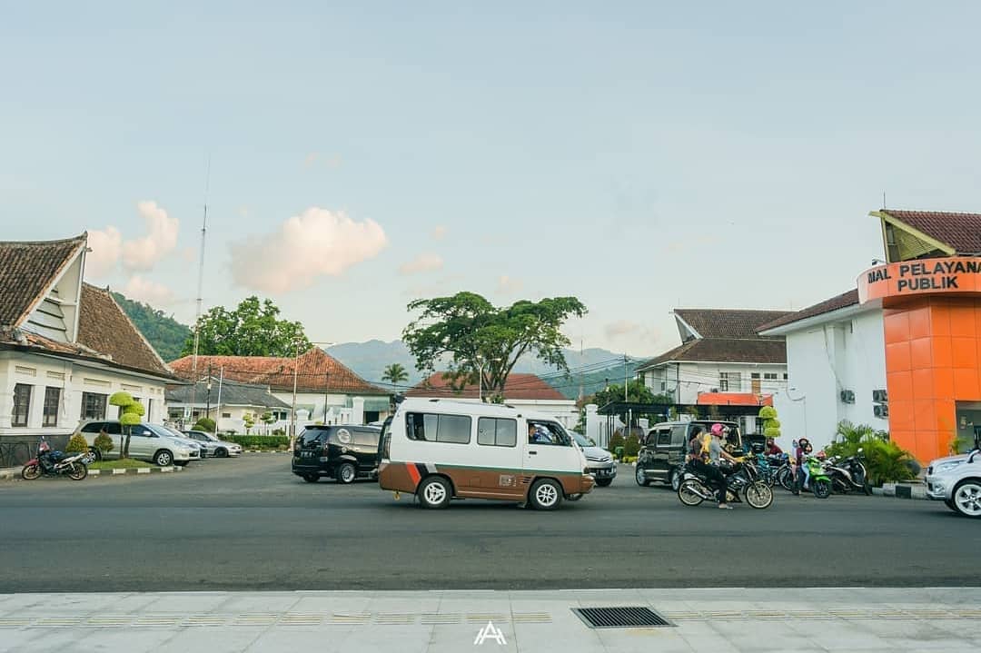 Sekilas Tentang Dayeuhluhur