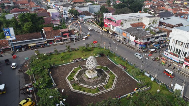 Sekilas Tentang Dayeuhluhur