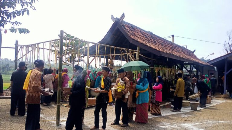 Sekilas Tentang Dayeuhluhur
