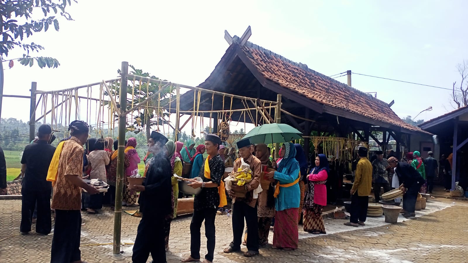 Sekilas Tentang Dayeuhluhur