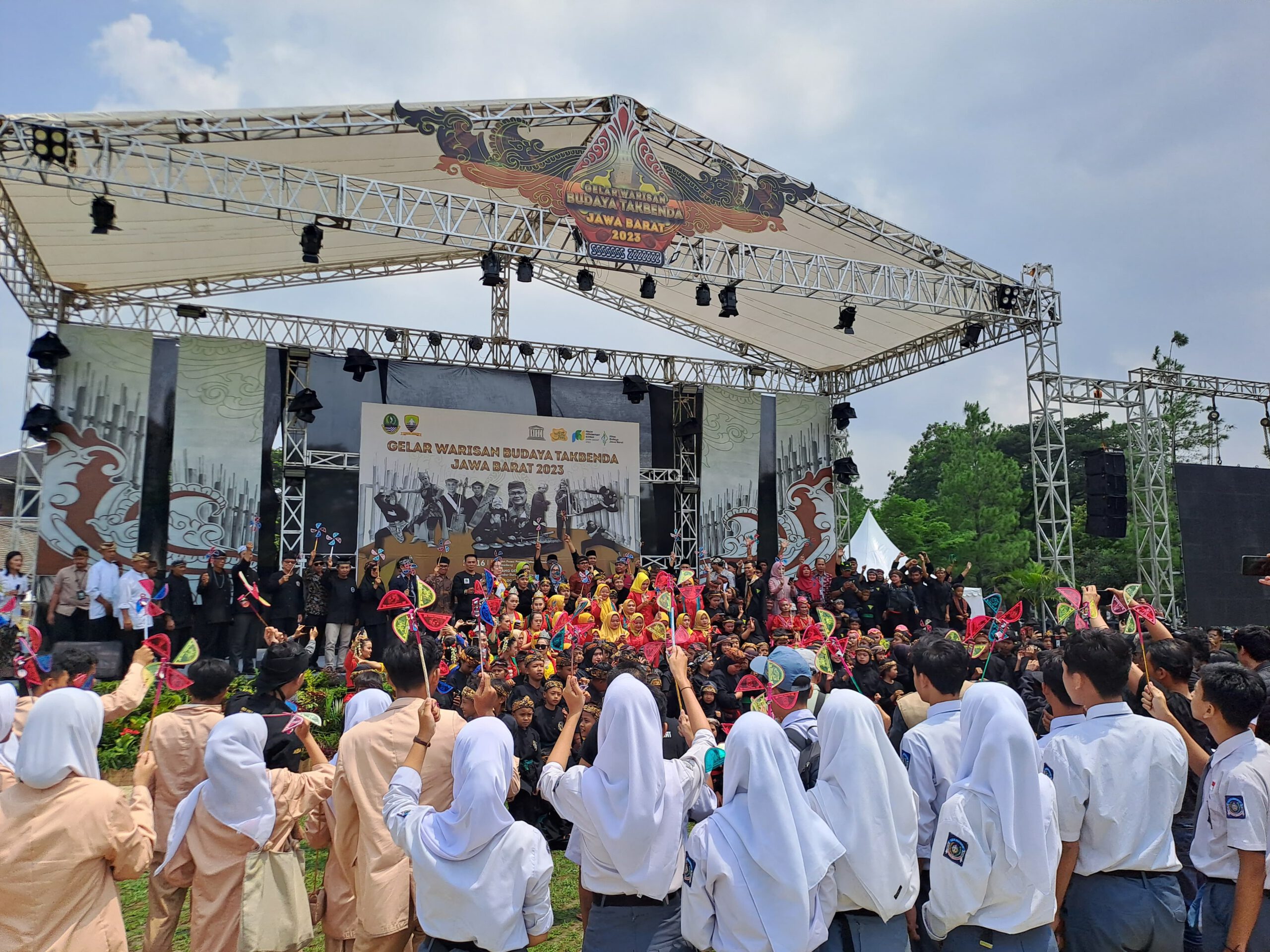 Sekilas Tentang Dayeuhluhur