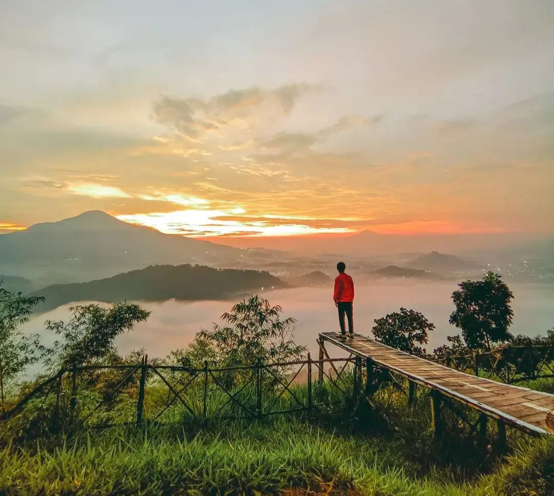 Sekilas Tentang Dayeuhluhur