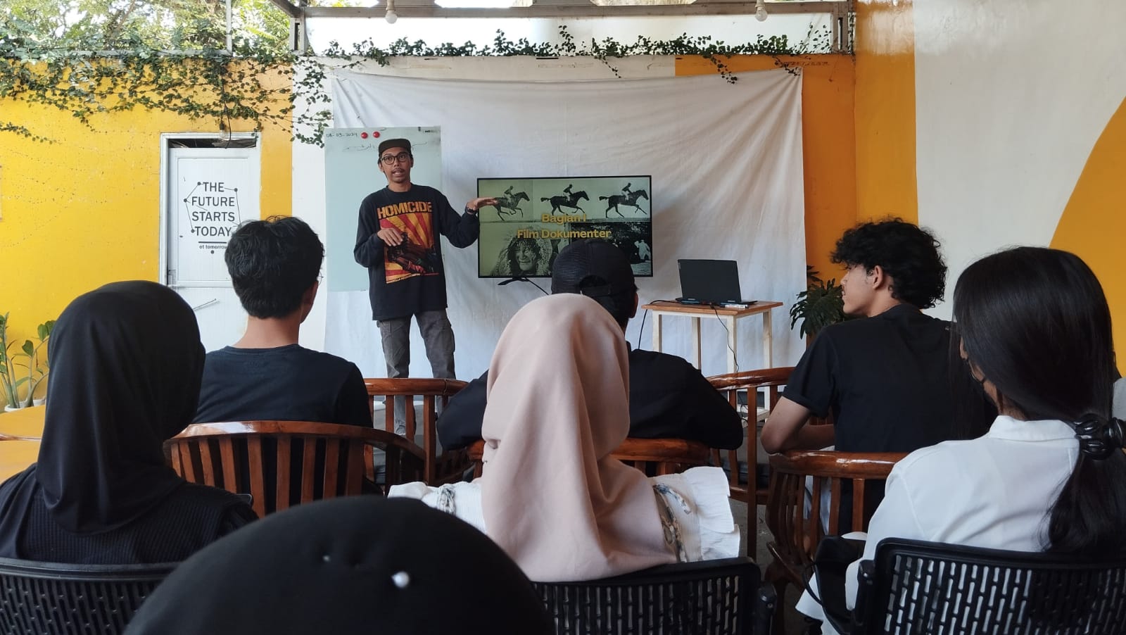 Sekilas Tentang Dayeuhluhur