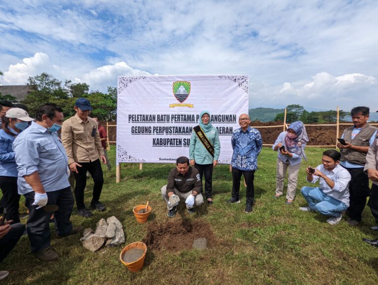 Sekilas Tentang Dayeuhluhur