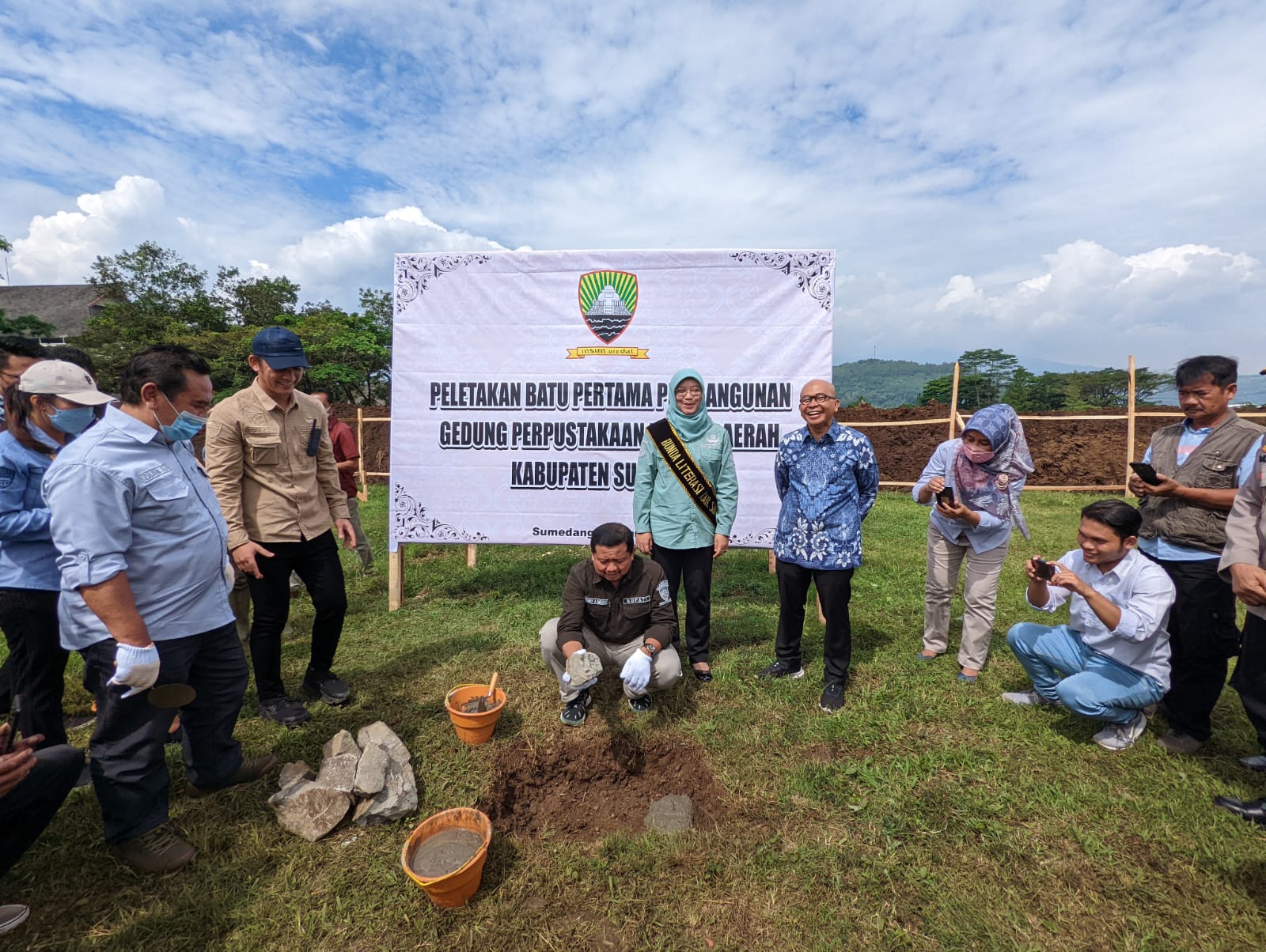 Sekilas Tentang Dayeuhluhur