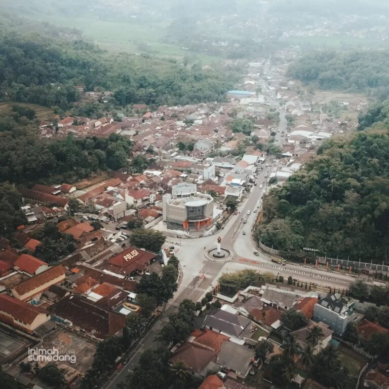 Sekilas Tentang Dayeuhluhur