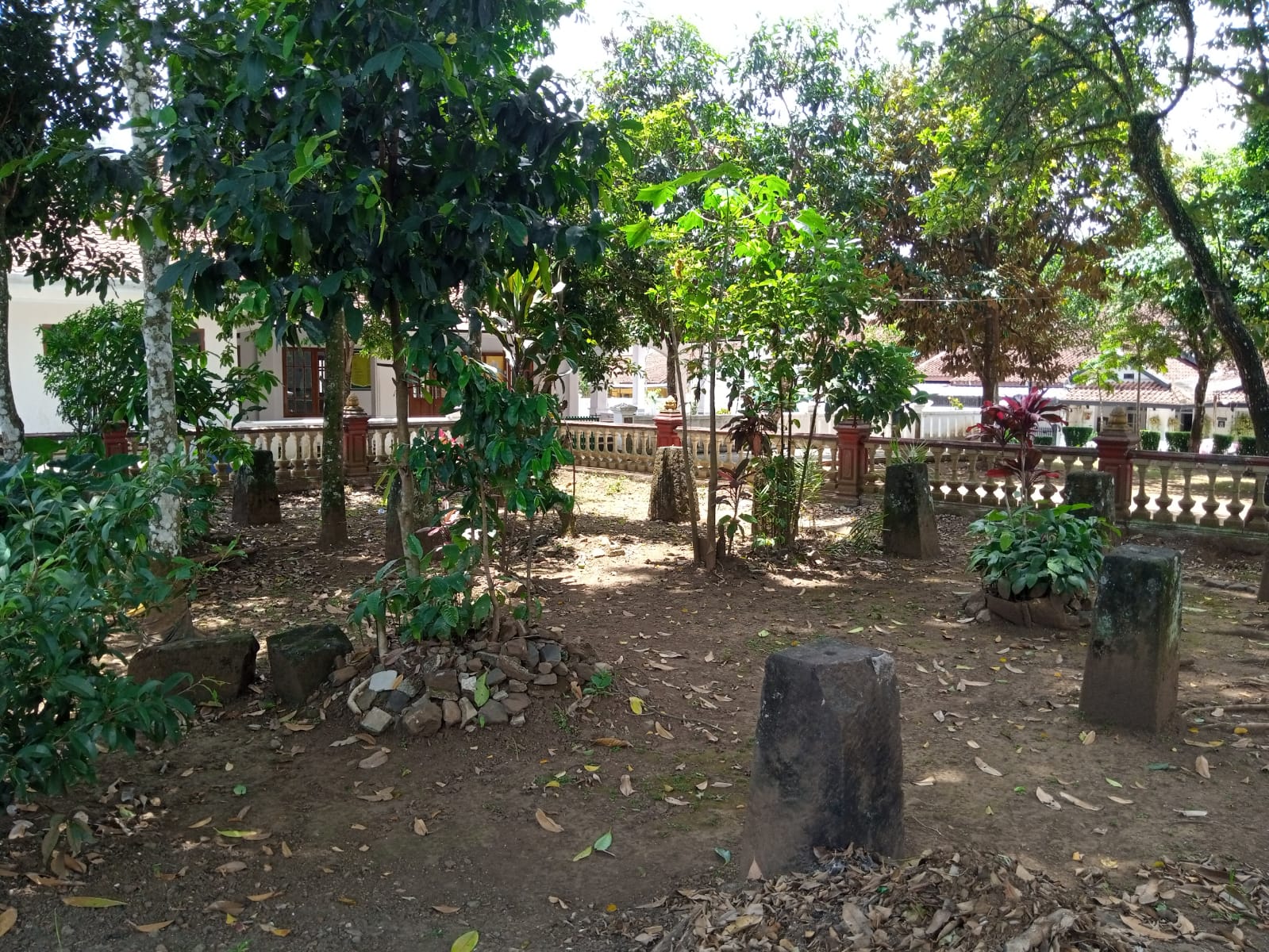 Sekilas Tentang Dayeuhluhur