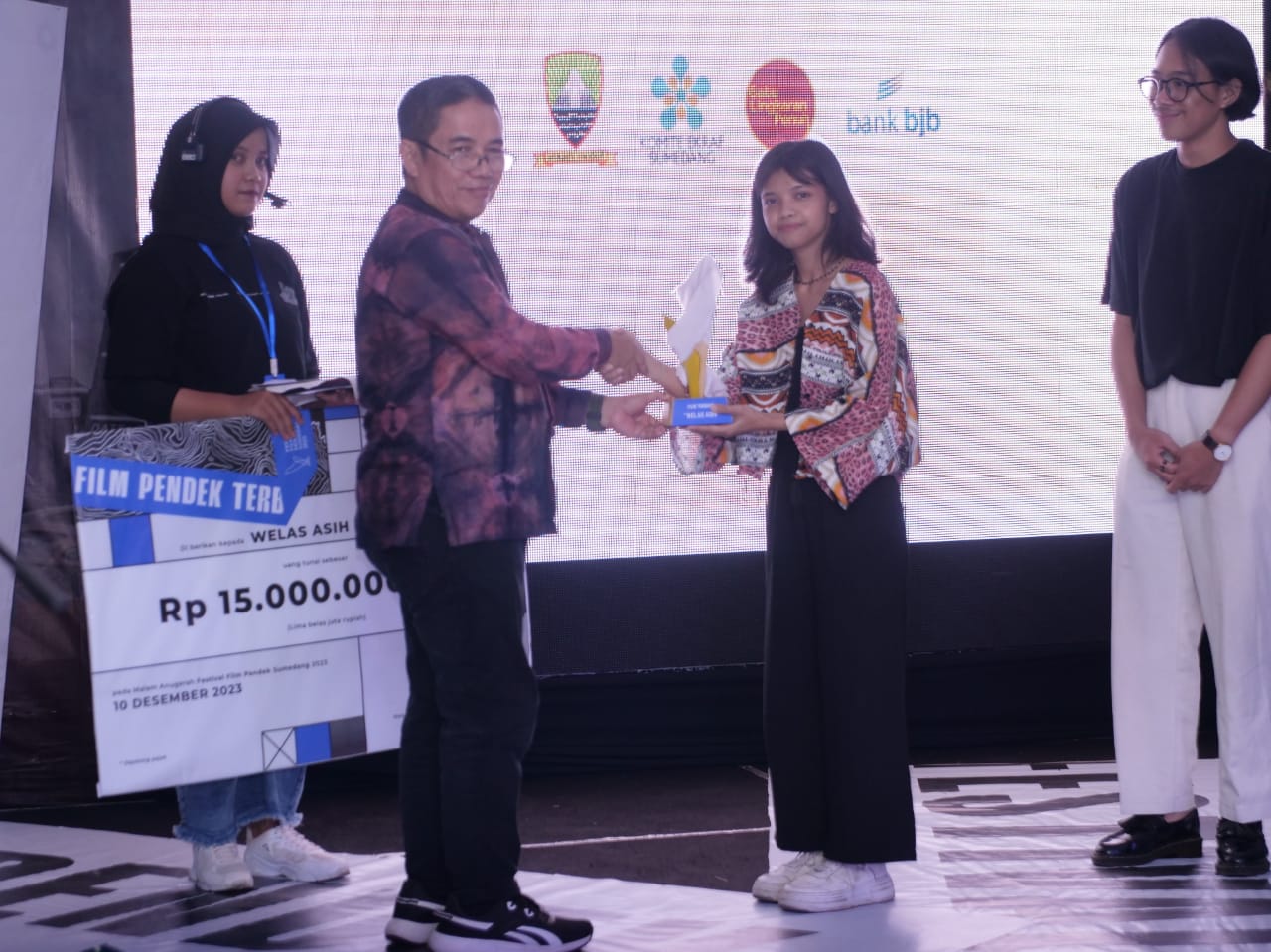 Sekilas Tentang Dayeuhluhur