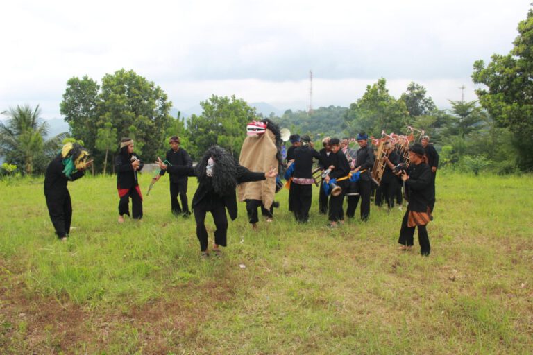Sekilas Tentang Dayeuhluhur